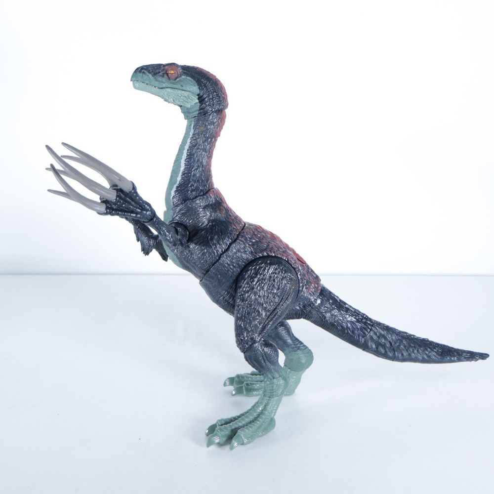 Jurassic World Dominion Sound Slashin' Therizinosaurus Dinosaur Action Figure